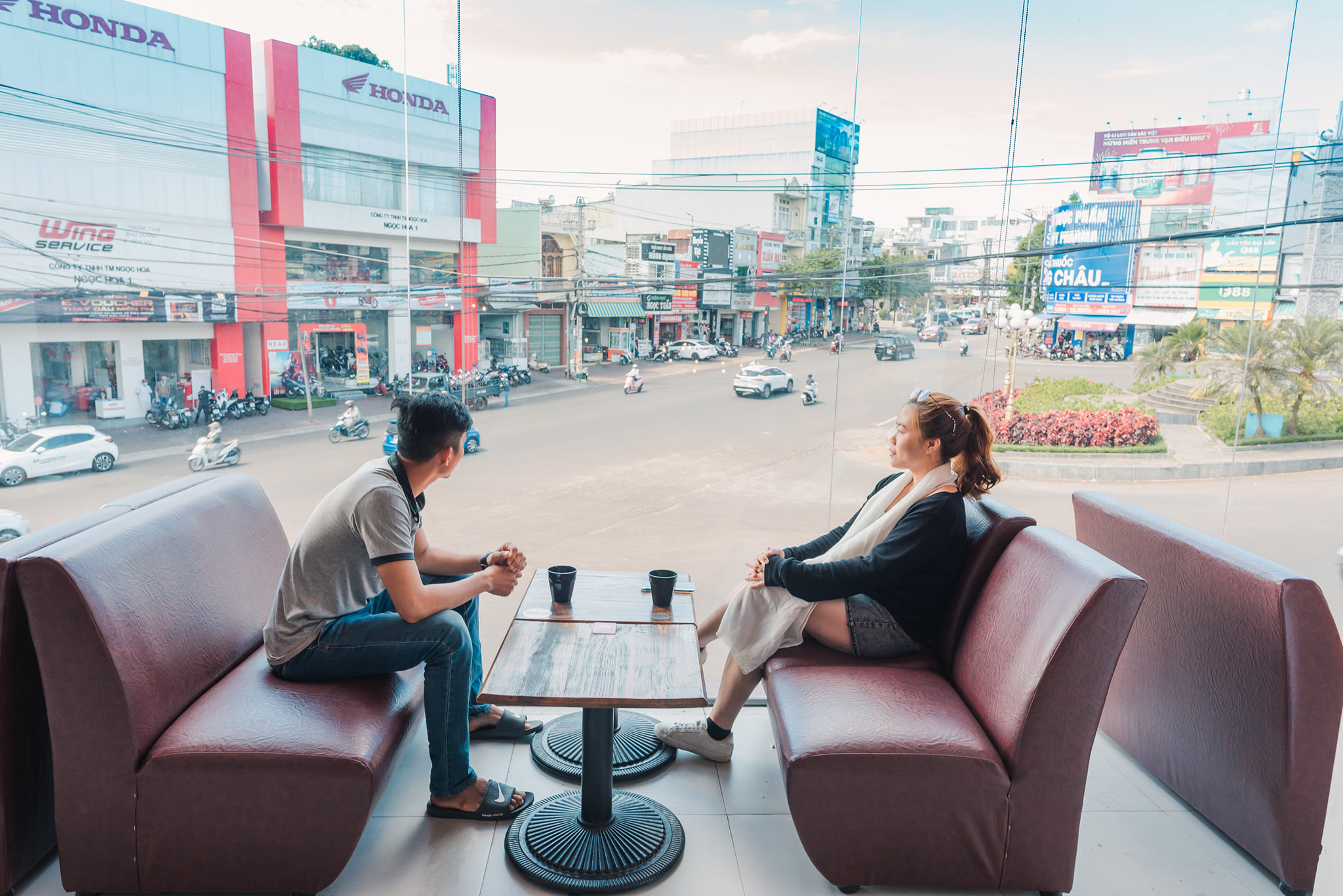 KING COFFEE CHÚC MỪNG CHỊ ĐỖ NAVI KHAI TRƯƠNG HỒNG PHÁT King Coffee Nơi kết nối tinh hoa