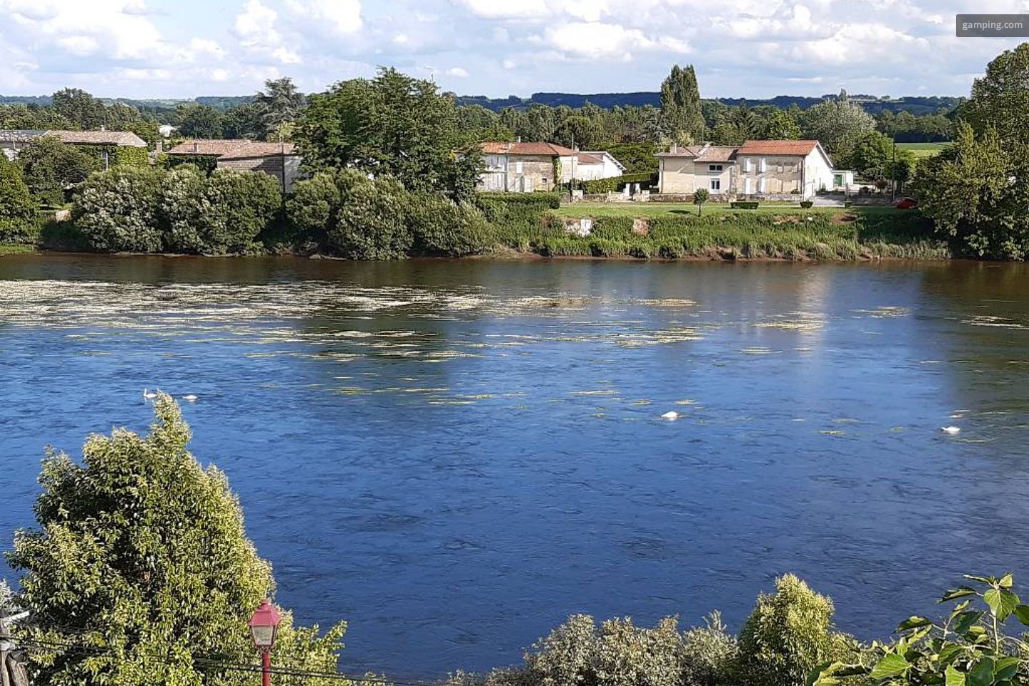 Camping chez l’habitant à CastillonLaBataille, NouvelleAquitaine · HomeCamper