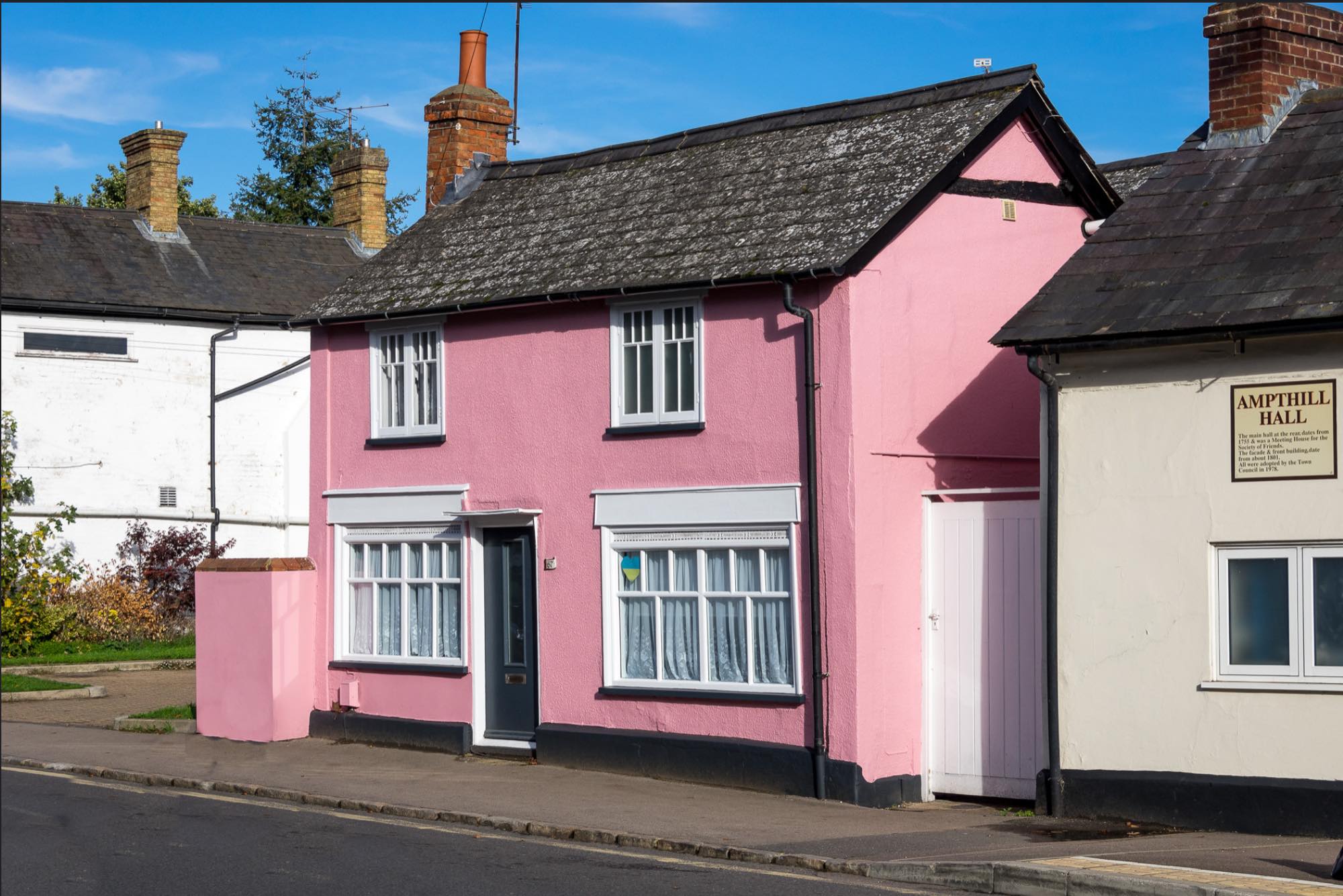 Solve Pink Cottage. Ampthill. Bedfordshire. UK. jigsaw puzzle online