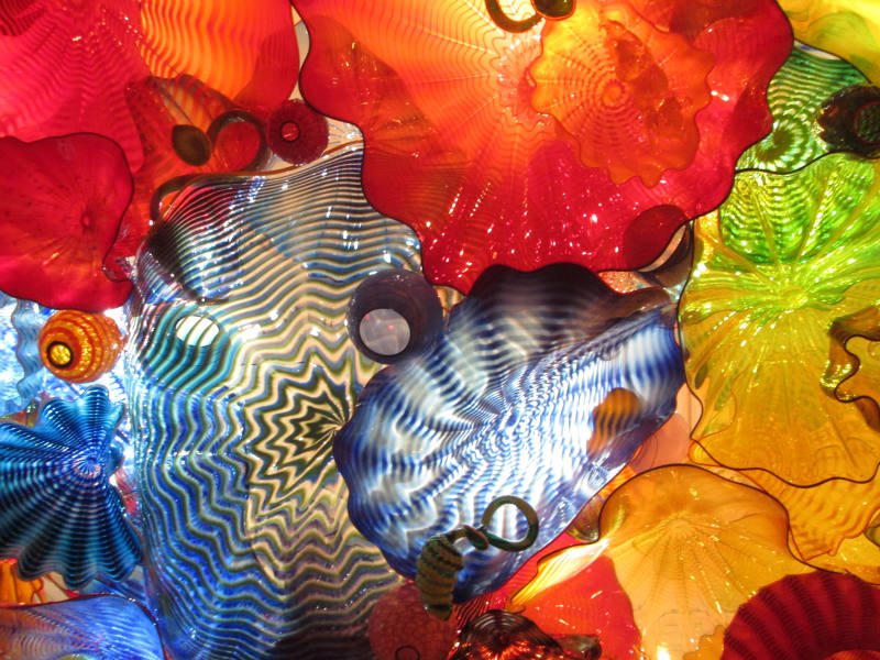 Solve Chihuly's Persian Ceiling (1) jigsaw puzzle online with 12 pieces