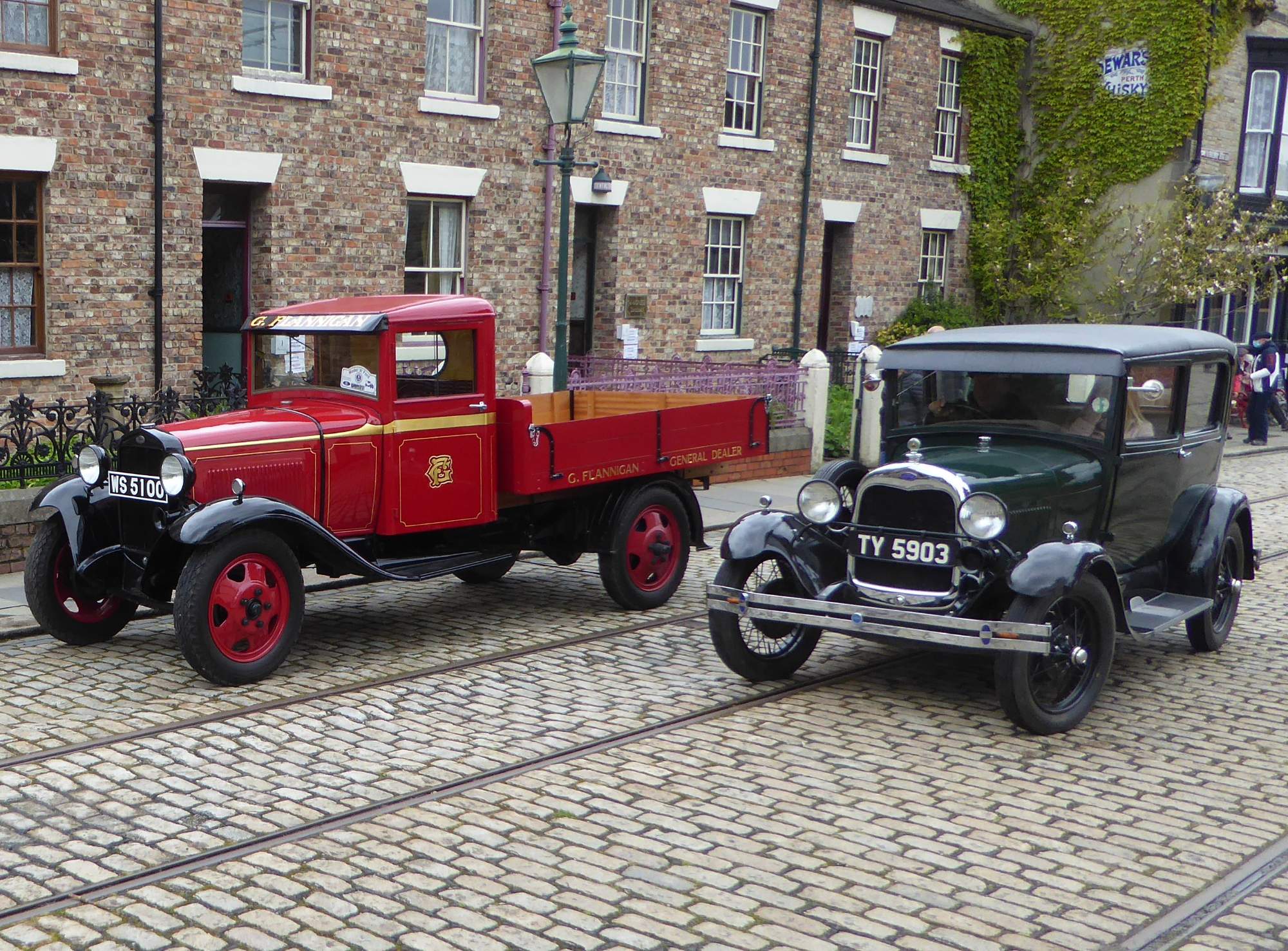 Solve A Pair of Vintage Fords jigsaw puzzle online with 300 pieces