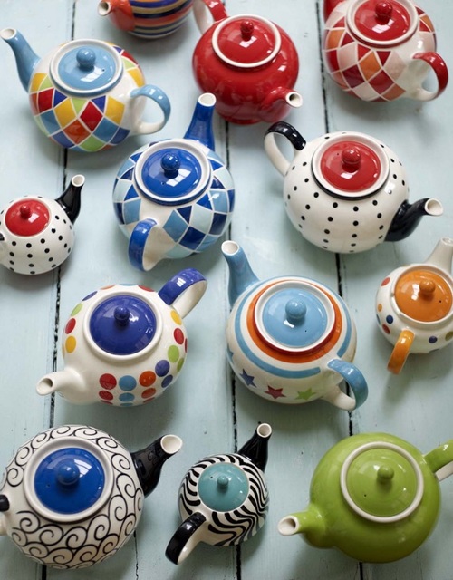 Solve Teapots jigsaw puzzle online with 63 pieces