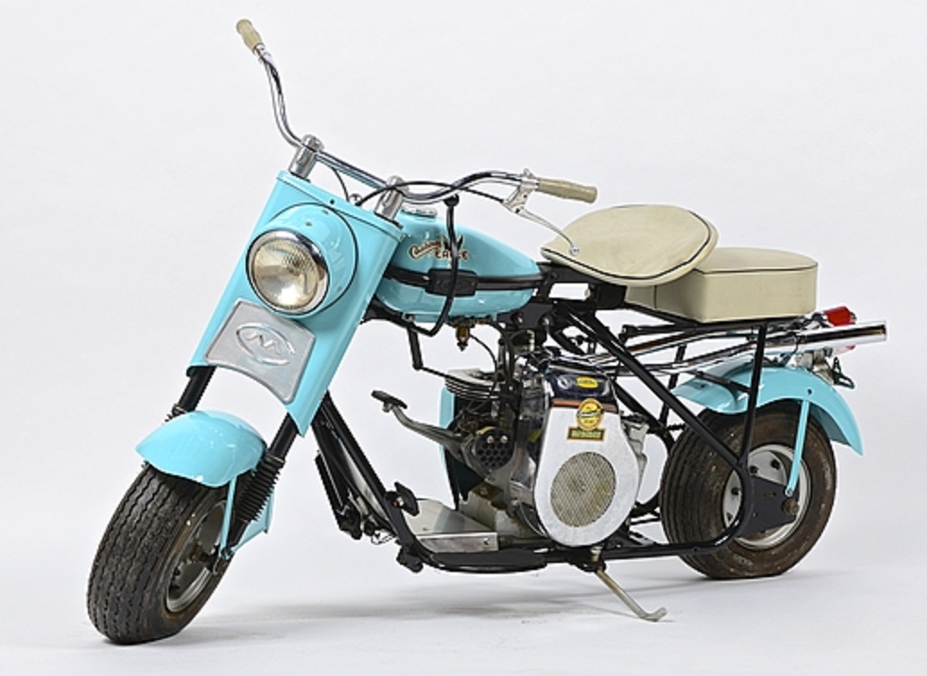 Solve 1963 Cushman Eagle Motor Scooter jigsaw puzzle online with 88 pieces