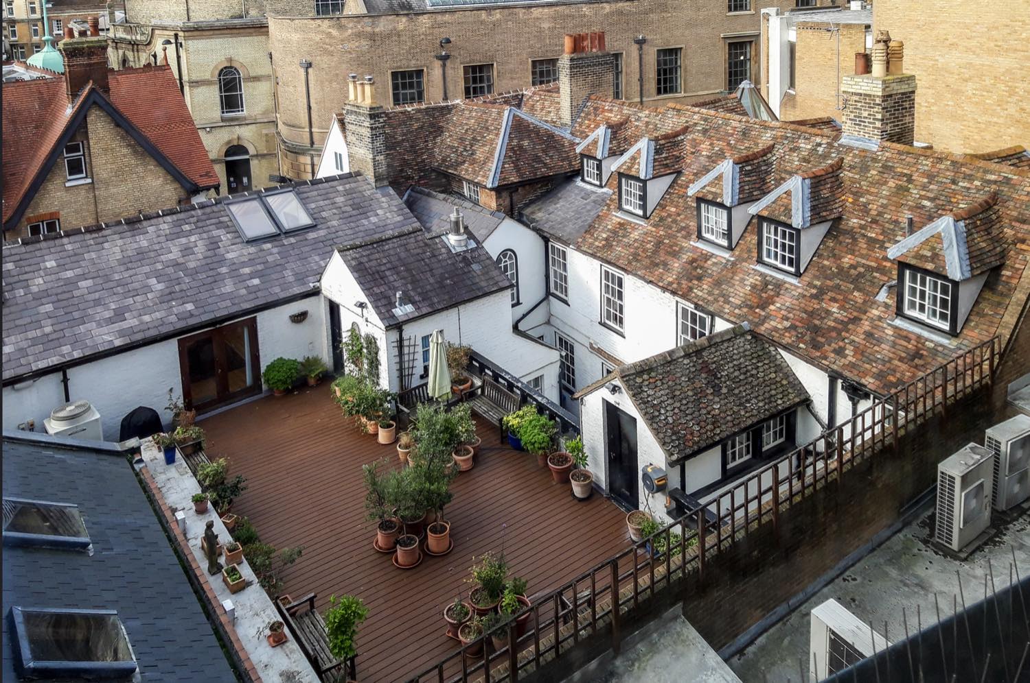 Solve Fisher House. Cambridge. UK. jigsaw puzzle online with 96 pieces