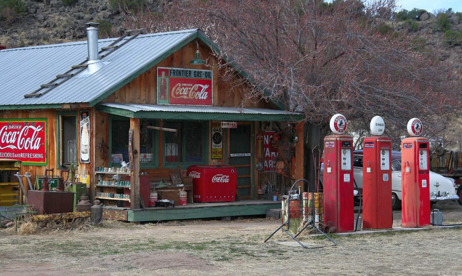 Solve Taos gas station jigsaw puzzle online with 84 pieces