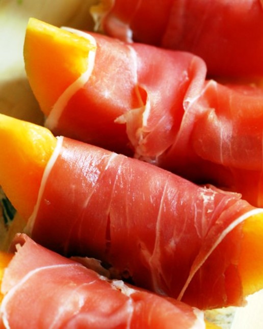 Solve Salty and sweet prosciutto and melon jigsaw puzzle online with