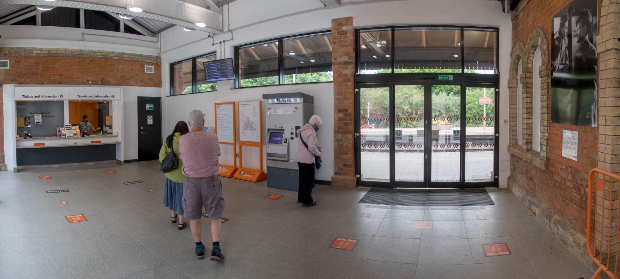 Jigsaw Puzzle Stratford upon Avon 28052021 Station ticket hall horizontal panorama 01 112