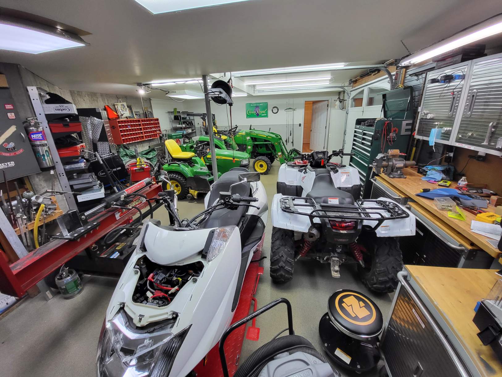 Solve Too much stuff jigsaw puzzle online with 130 pieces