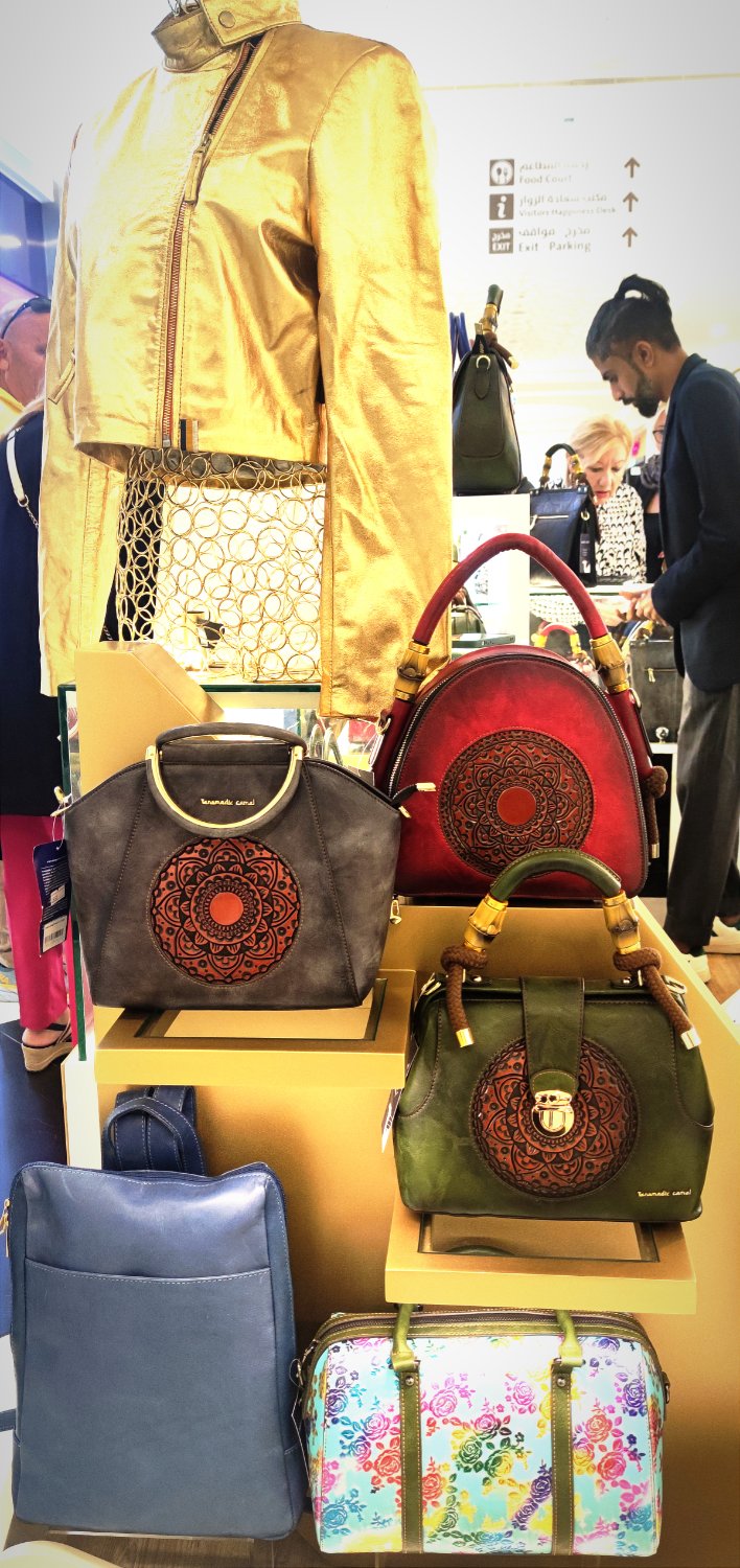 Solve Bags jigsaw puzzle online with 98 pieces