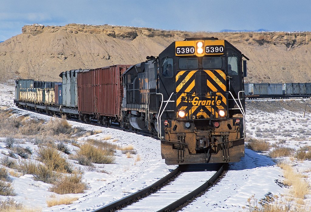 Solve Sunnyside Junction, Utah jigsaw puzzle online with 77 pieces