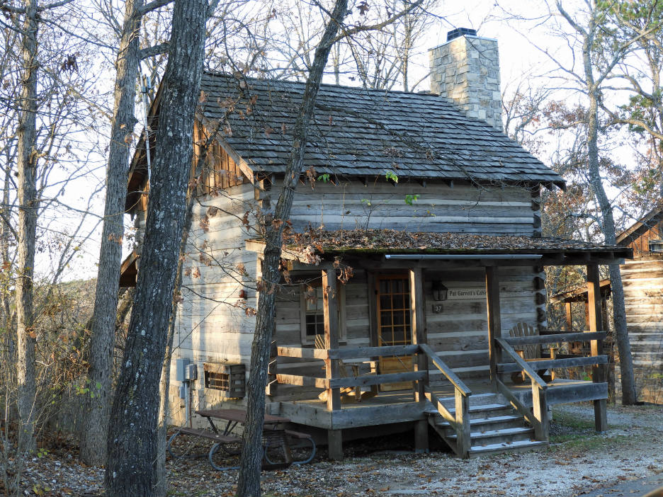 Solve Cabin for rent jigsaw puzzle online with 20 pieces