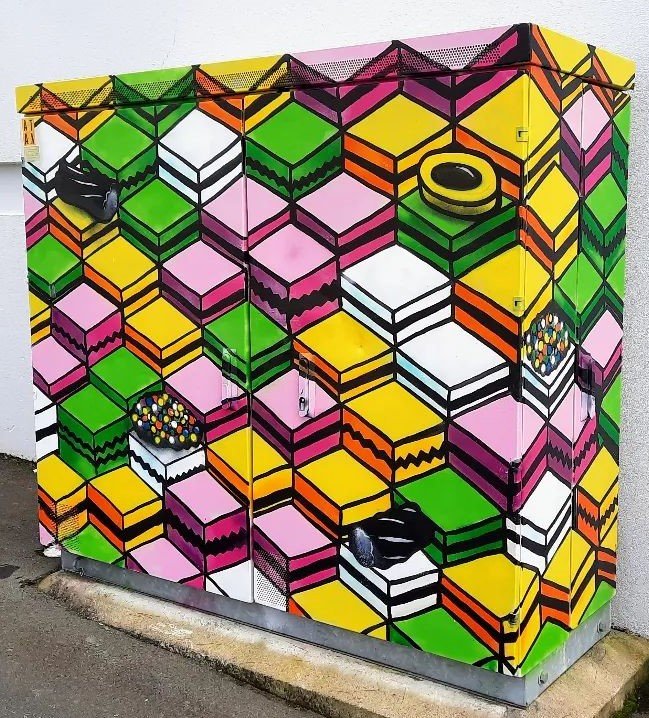 Solve Licorice Allsorts jigsaw puzzle online with 110 pieces