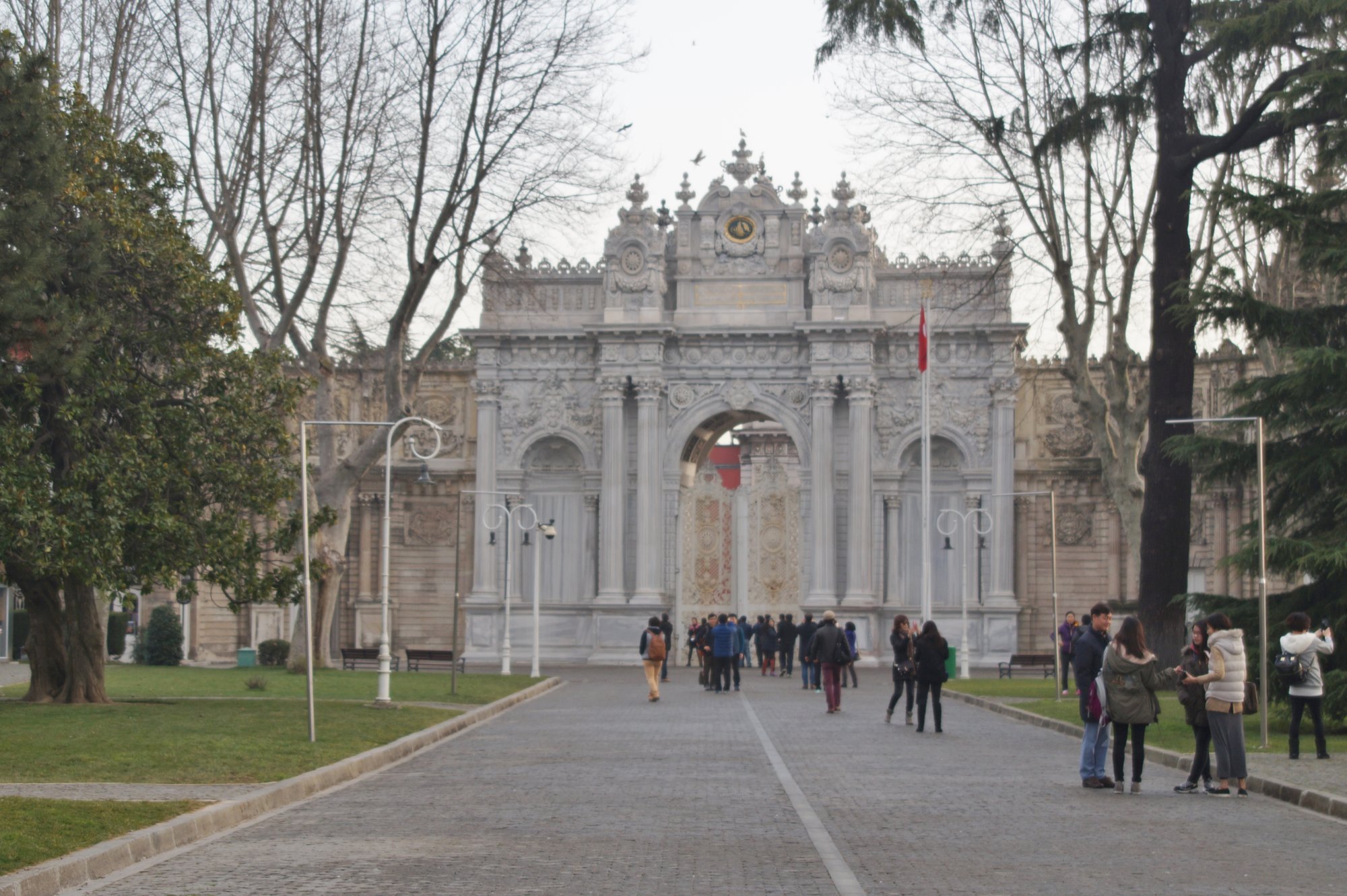 Solve Overrun jigsaw puzzle online with 77 pieces