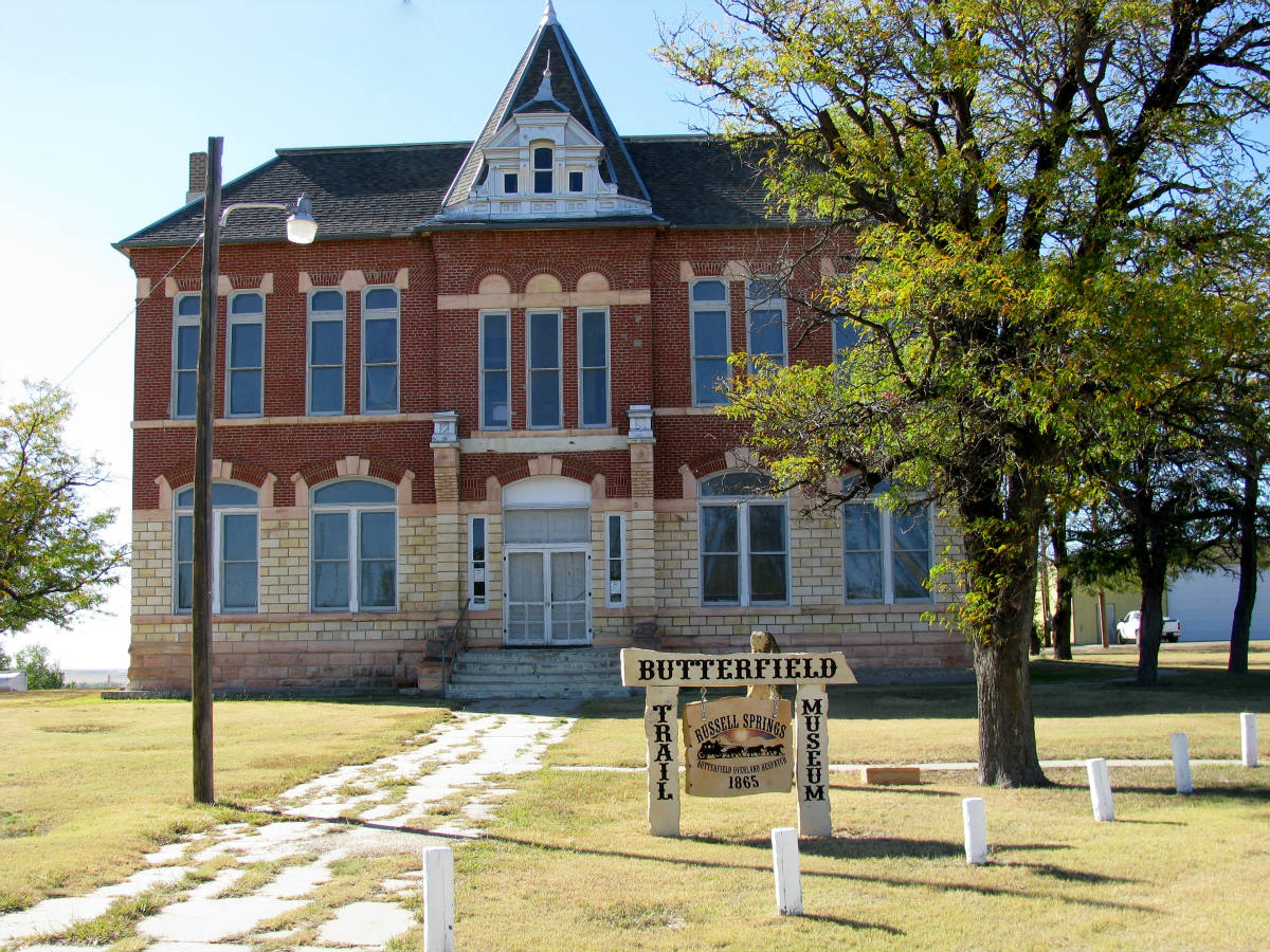 Solve The Butterfield Trail Museum In Russell Springs, Kansas jigsaw