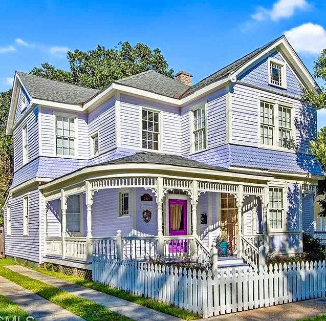 Solve Purple and white Victorian Home with picket fence jigsaw puzzle
