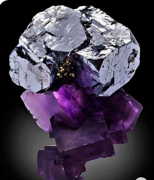 Solve Galena on purple Fluorite jigsaw puzzle online with 42 pieces