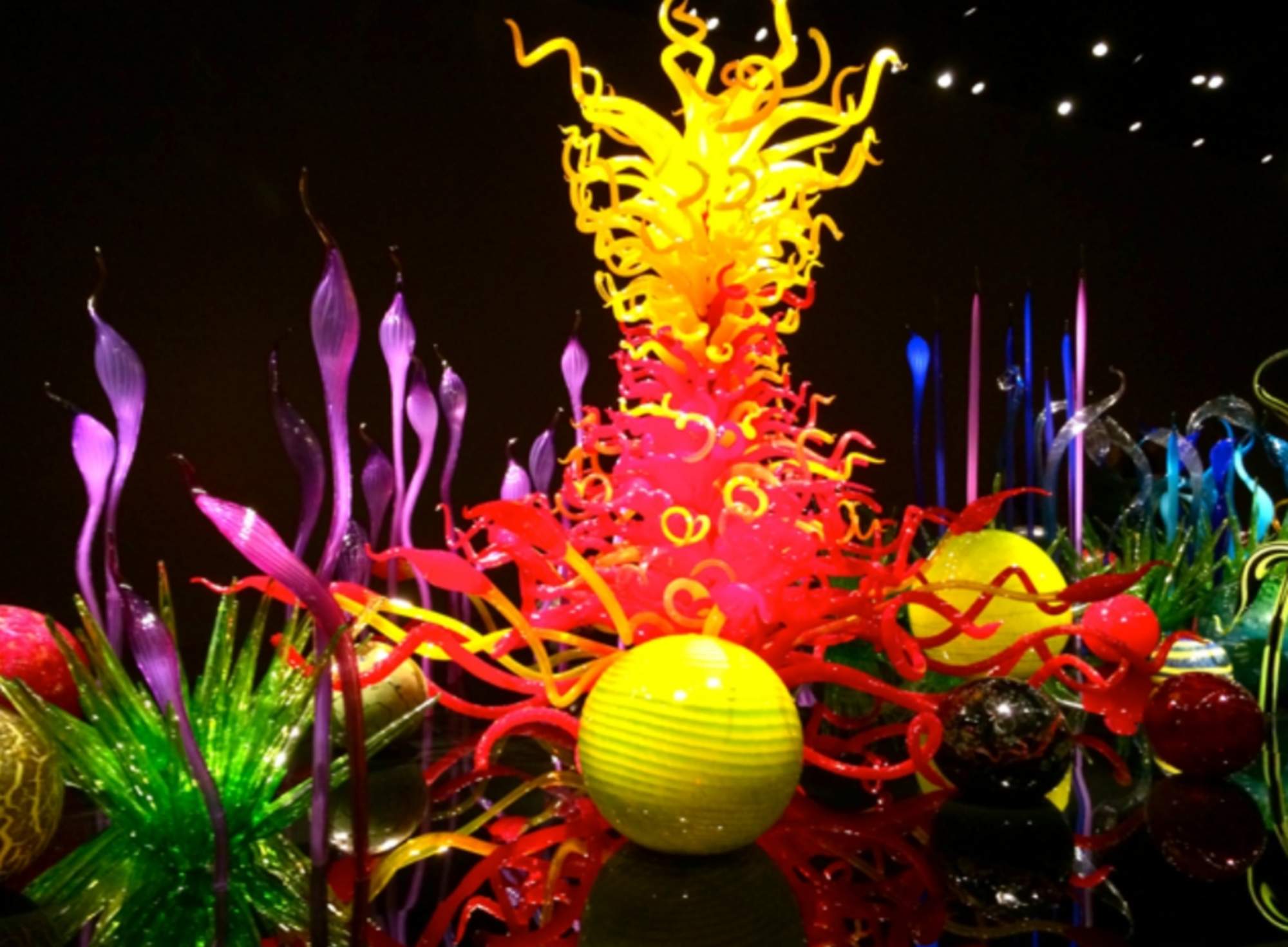Solve Chihuly Glass jigsaw puzzle online with 252 pieces