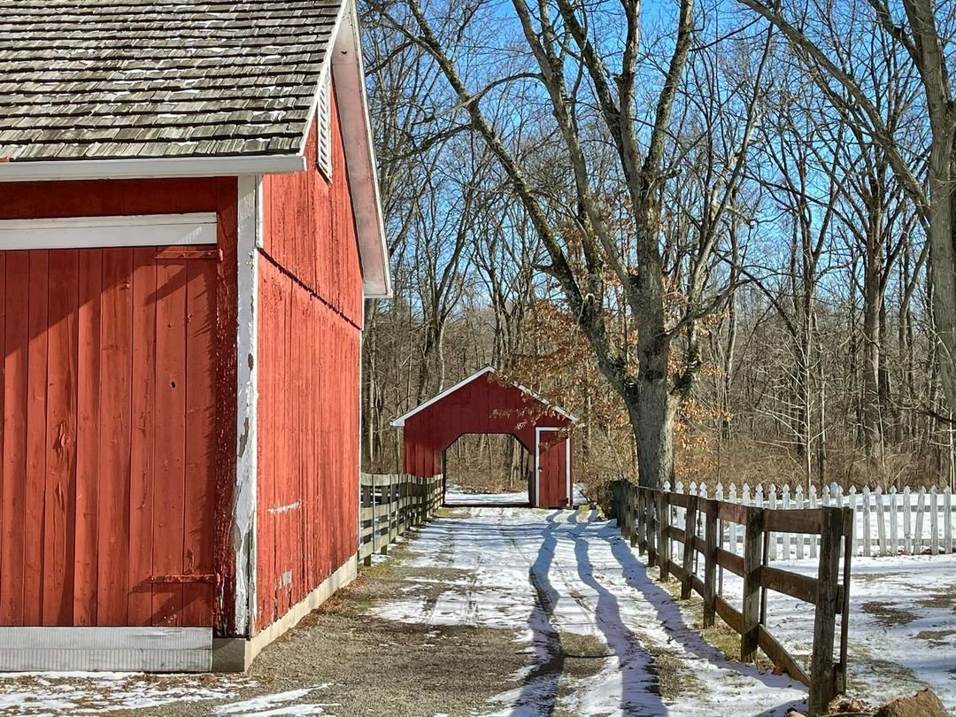 Solve Homeworth Ohio Barn Covered Entry jigsaw puzzle online with 252