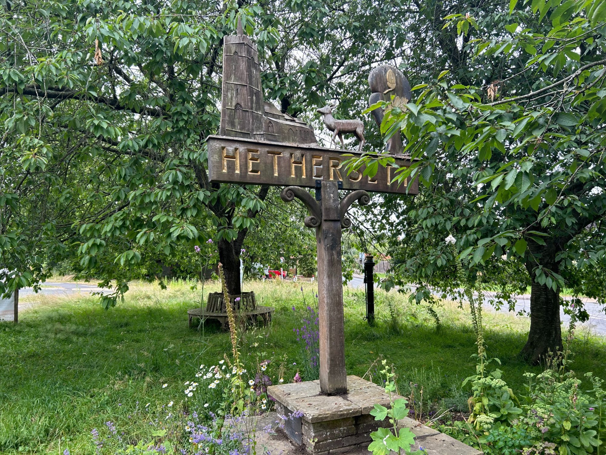 Solve Hethersett Village Sign jigsaw puzzle online with 154 pieces