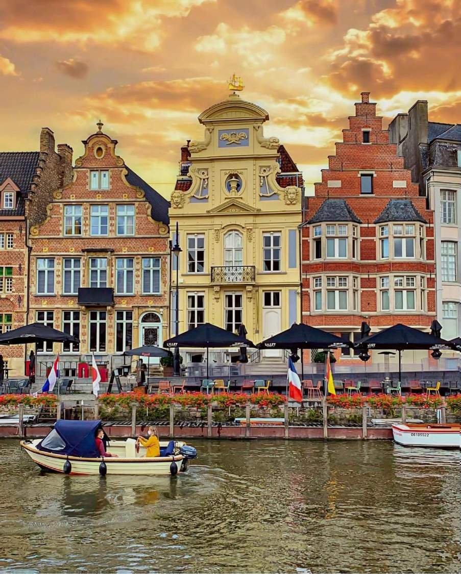 Solve Belgium jigsaw puzzle online with 42 pieces