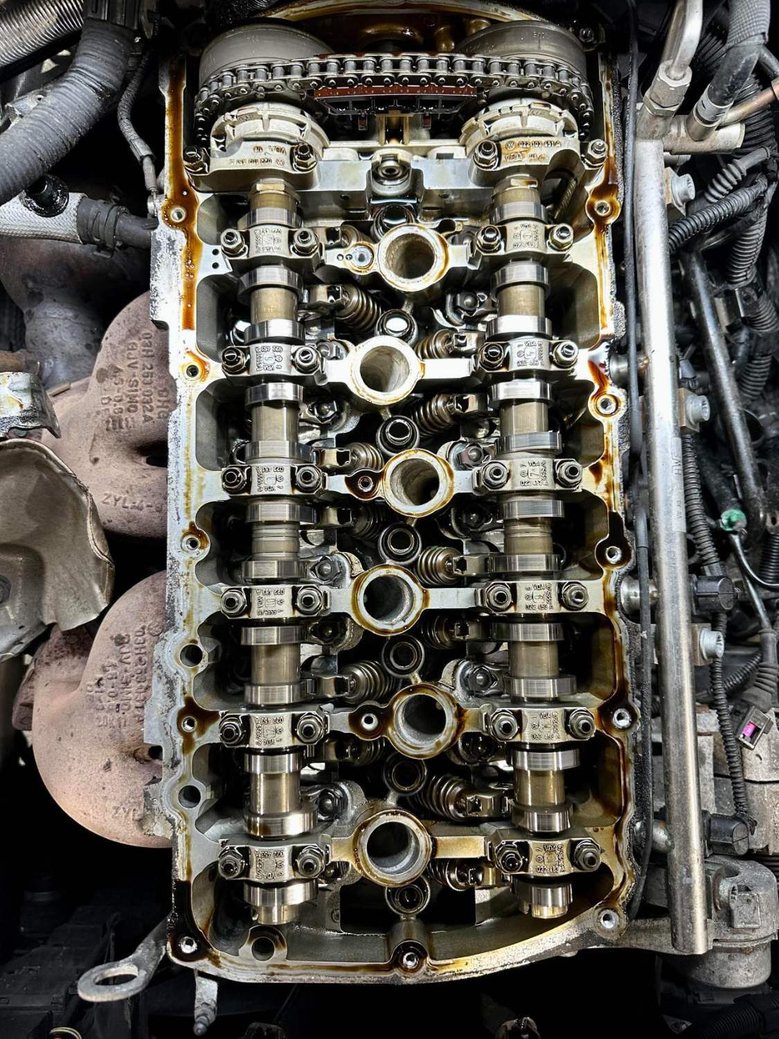 Solve Valvetrain of a Porsche VR6 Engine jigsaw puzzle online with 108
