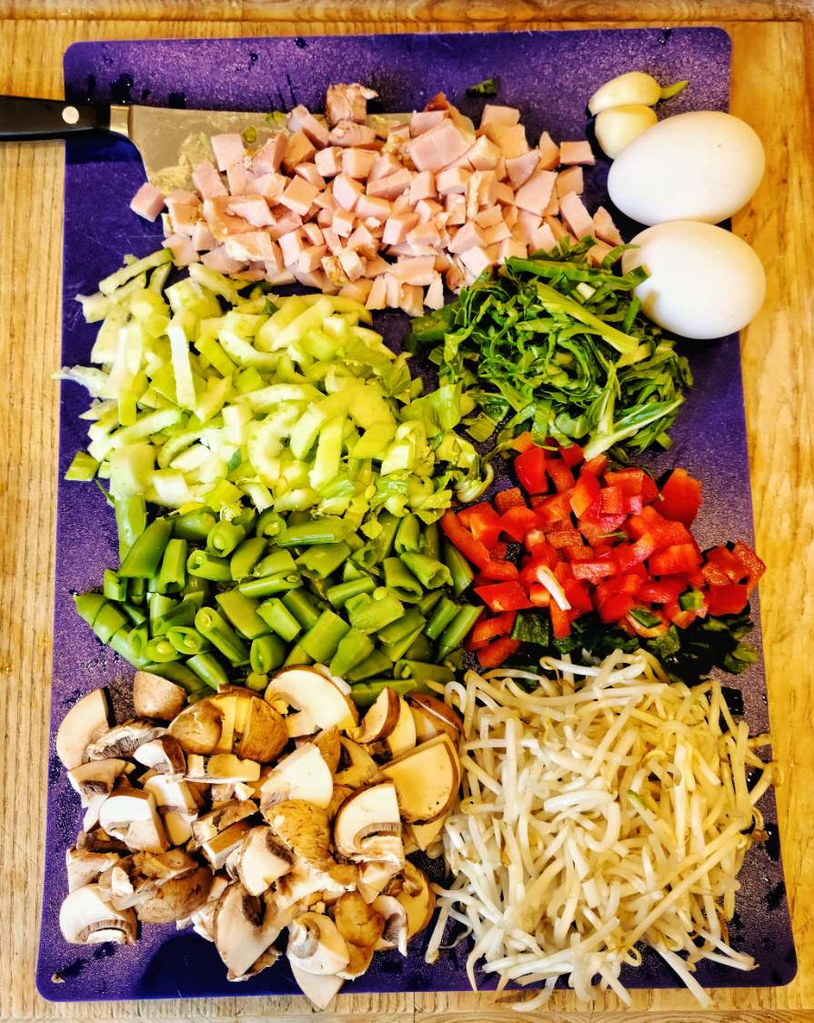 Solve Fried Rice Ingredients jigsaw puzzle online with 30 pieces