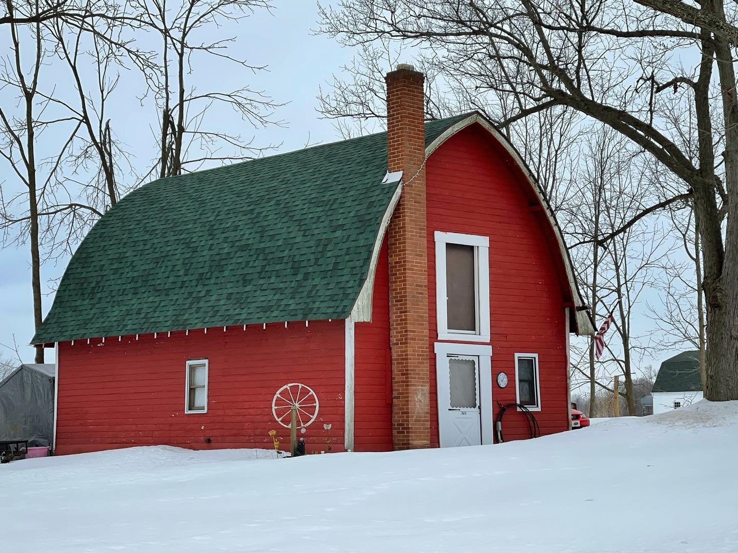 Solve New Baltimore Ohio Barn jigsaw puzzle online with 252 pieces