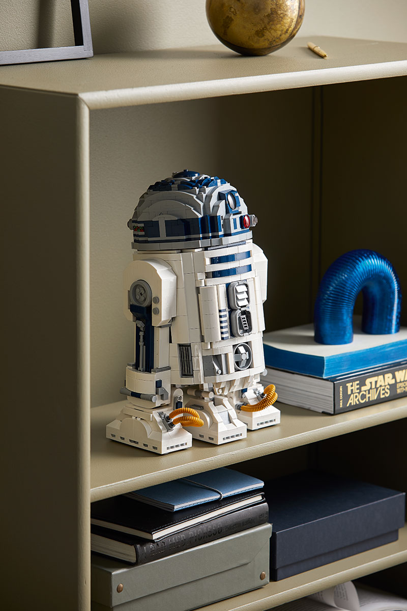 Finally, There Is A “UCS” LEGO R2D2 For Adult Fans Of LEGO (With An Adult Price!) SHOUTS