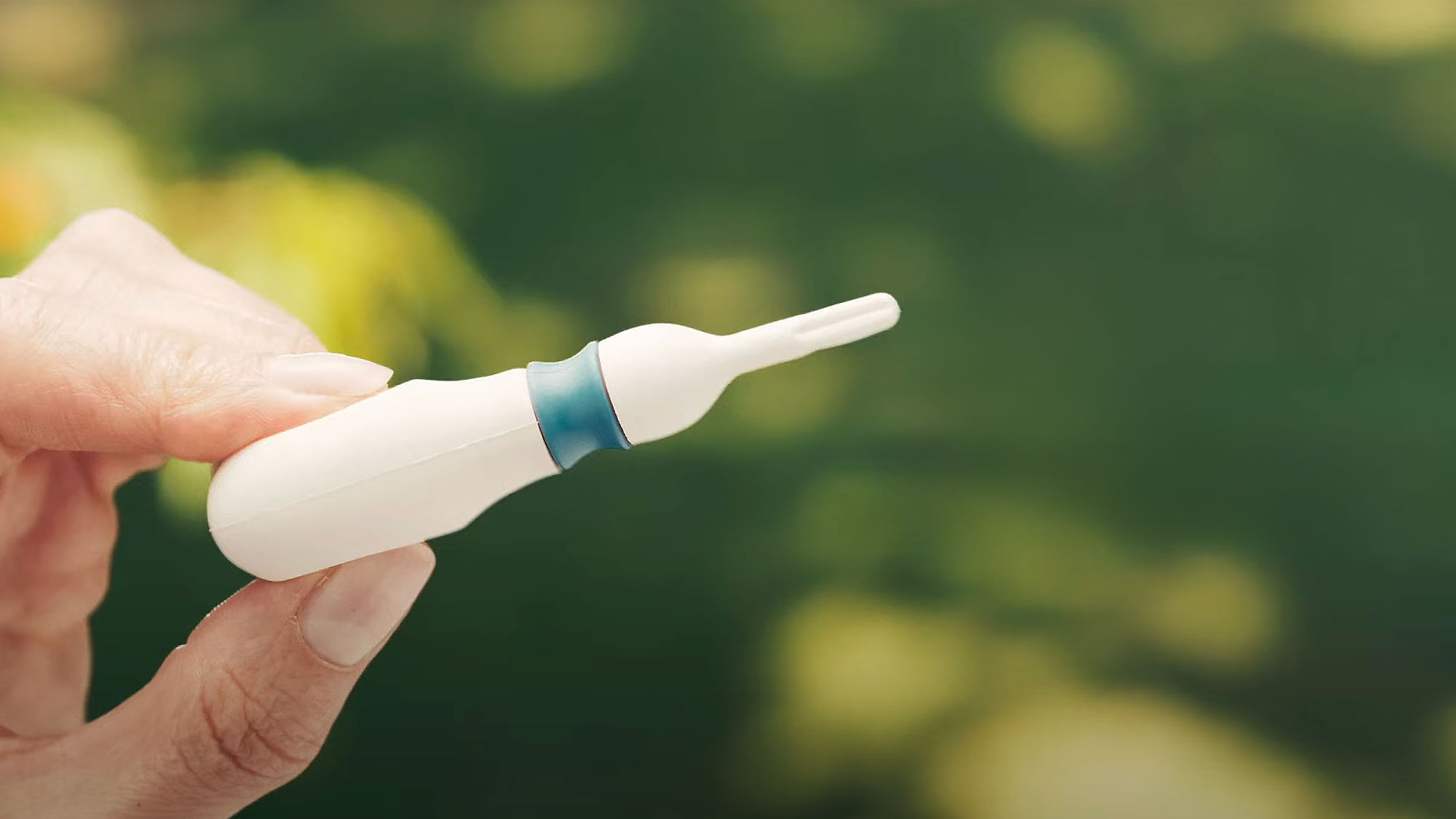 EarBuddy Uses An Inflatable Bulb To Remove Wax, Dirt, Grime, Water, And