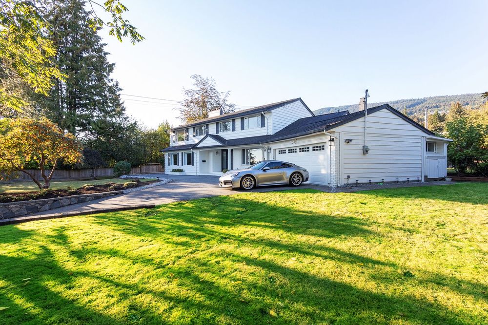 Exceptional Furnished House Entire Floor, West Vancouver Rent It