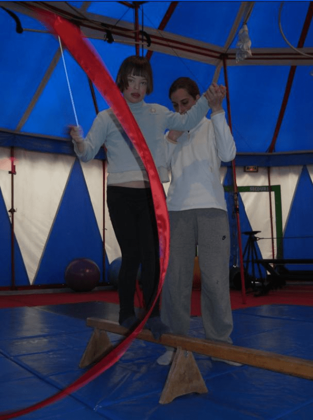 Ecole de cirque de Bourges Le Nez dans les Etoiles Ulule