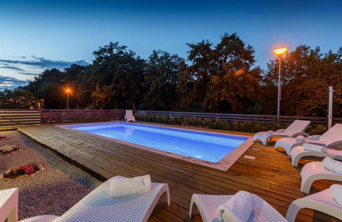 Apartments Funtana Villa Laura with Pool Nr.2 (A2+1)