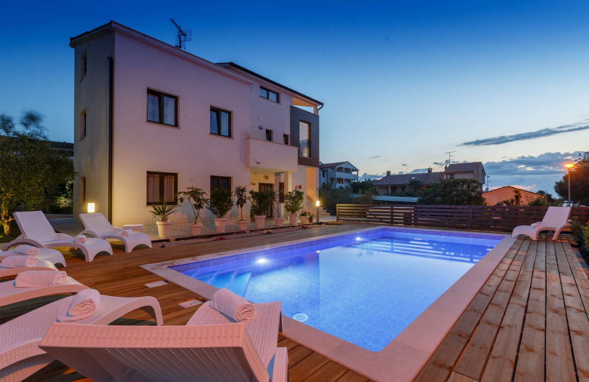 Apartments Funtana Villa Laura with Pool Nr.2 (A2+1)
