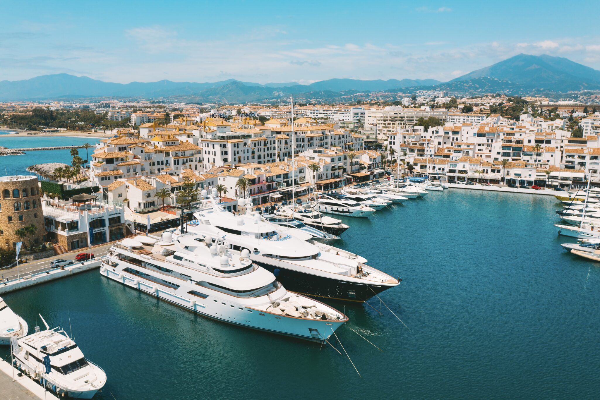 30m in Puerto Banus TWW Yachts