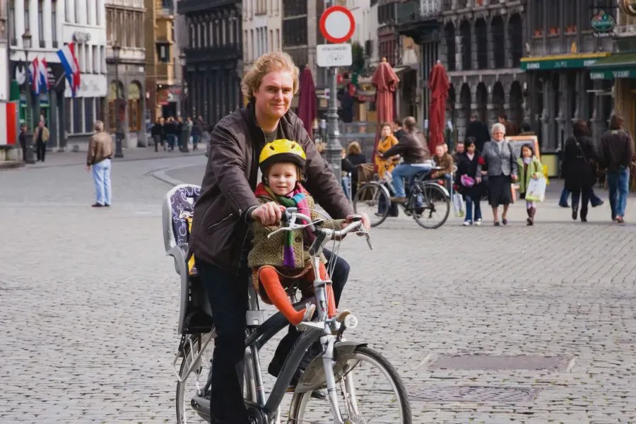 VIDEO The Dutch Way How to Cycle with Babies We Love Cycling magazine