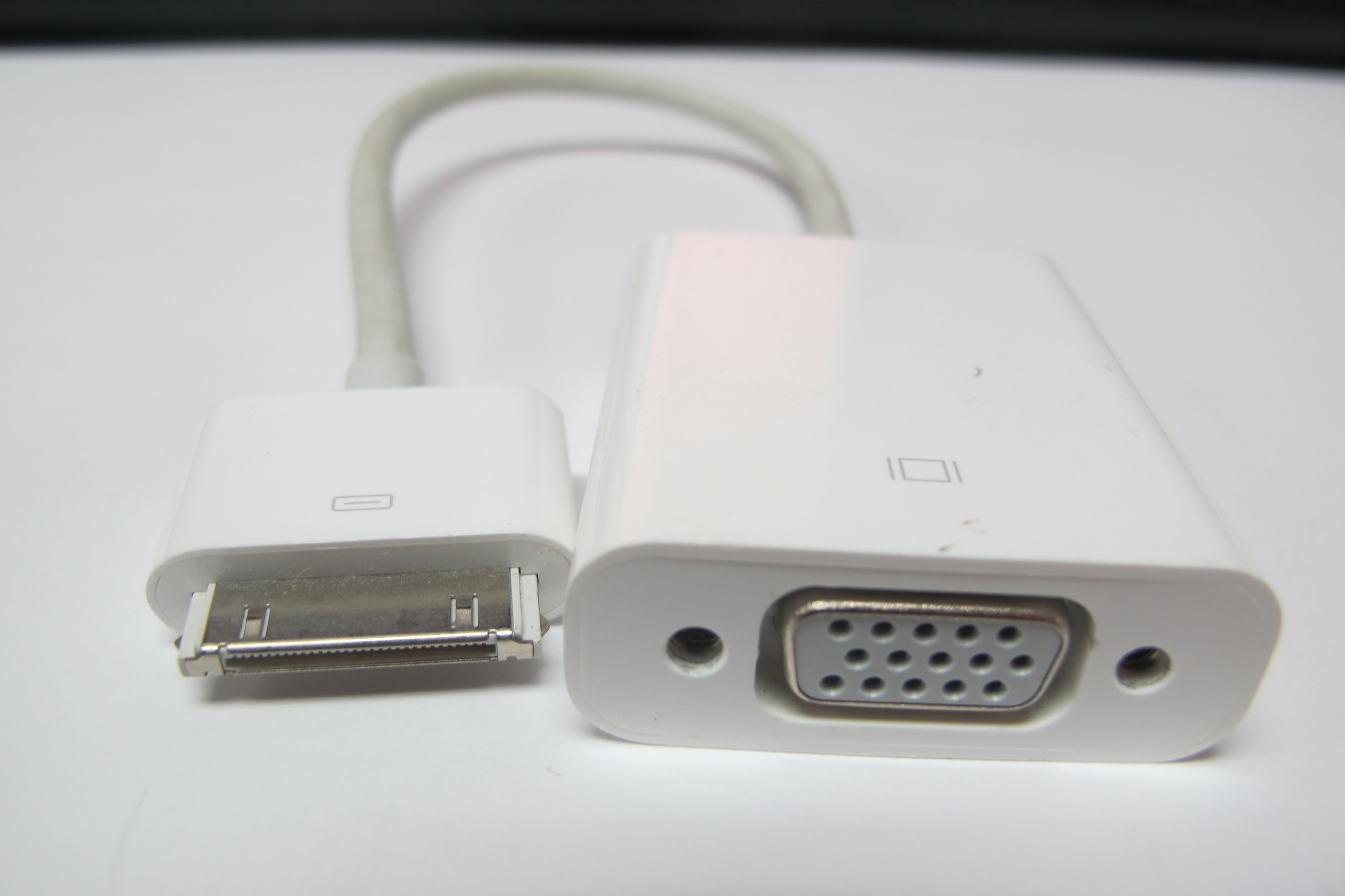 Apple VGA adapter model A1368 Plugs Wires and Cables BMI Surplus