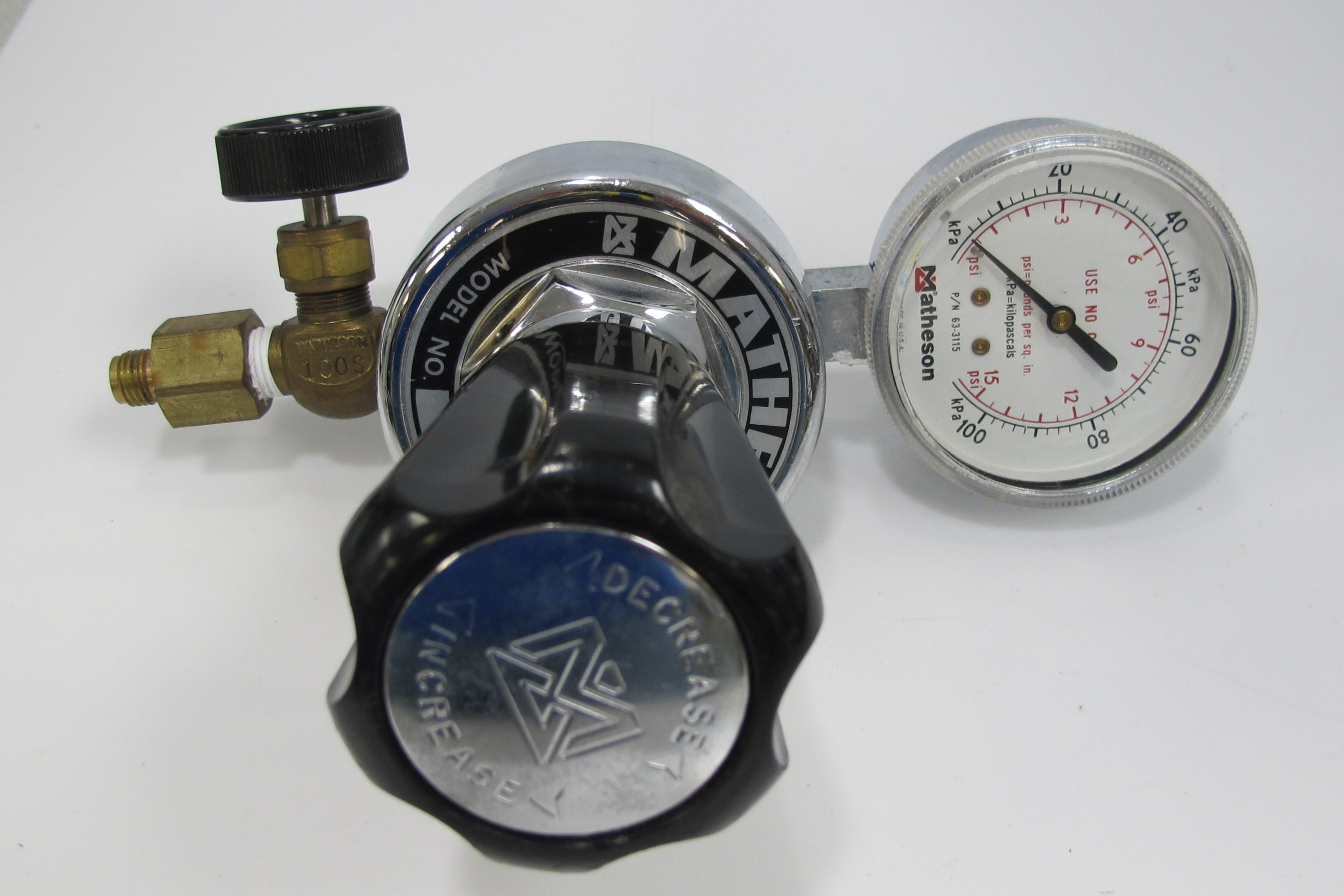 Matheson 3471 Regulator with 633115 Gauges Lab Accessories, Plumbing