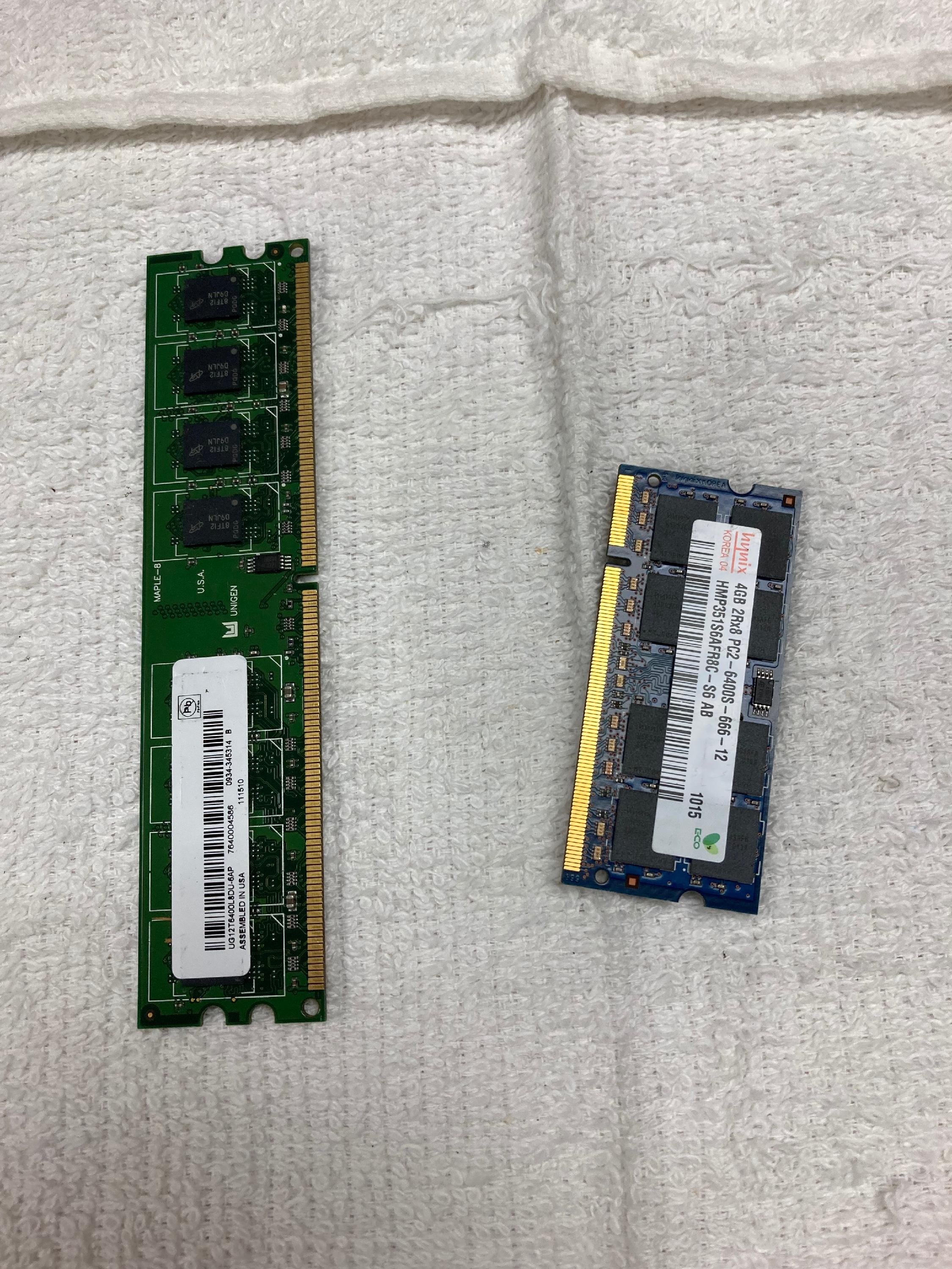Lot of 2 RAM Cards Unigen UG12T6400L8DU6AP; Hynix 4GB 2Rx8 PC26400S