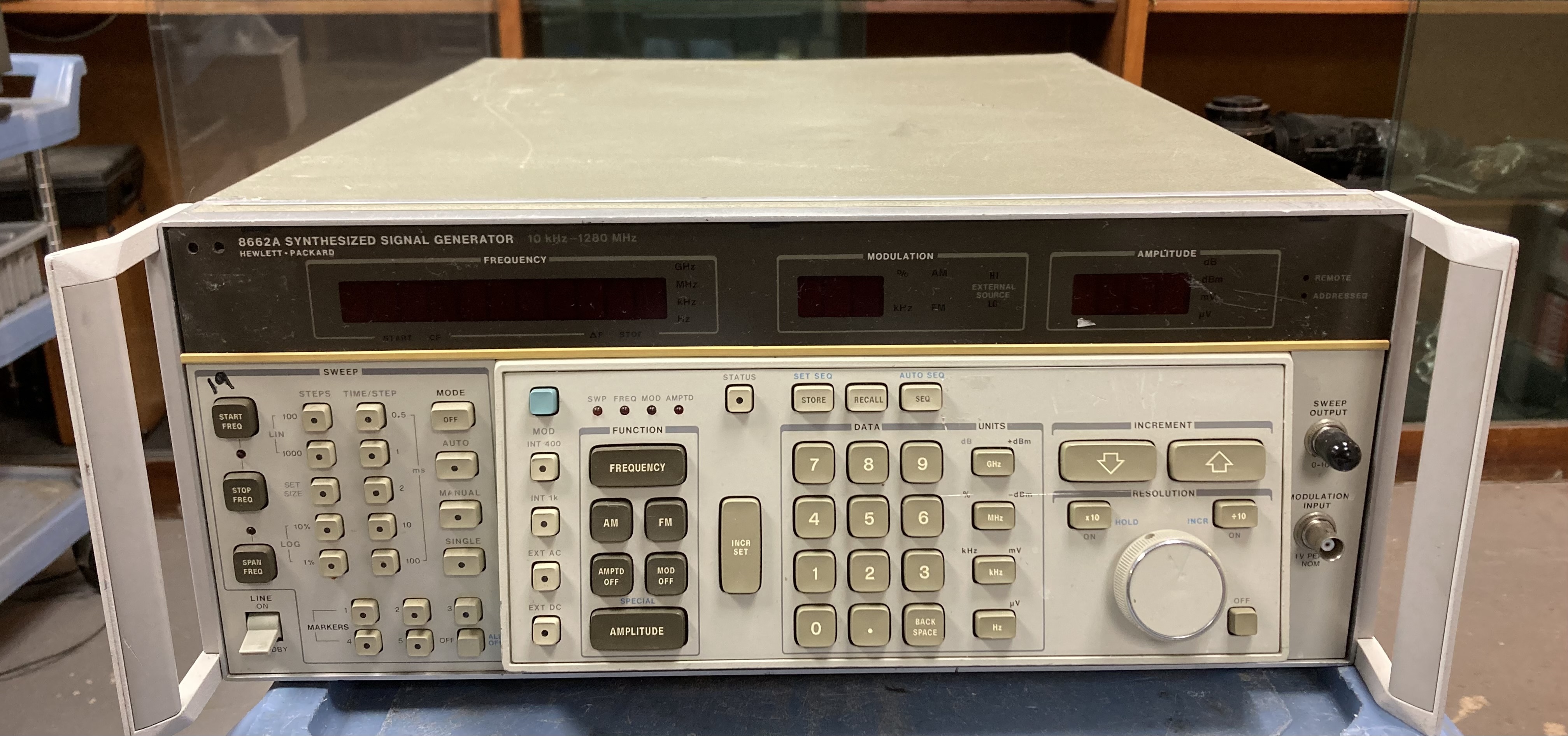 HP 8662A Synthesized Signal Generator (parts only) Signal Generators