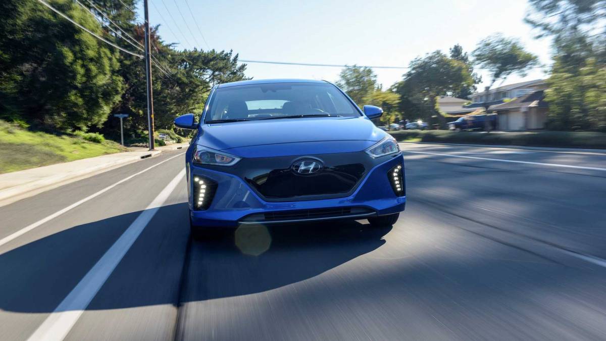 Comparing All Electric Cars Priced Under 40,000
