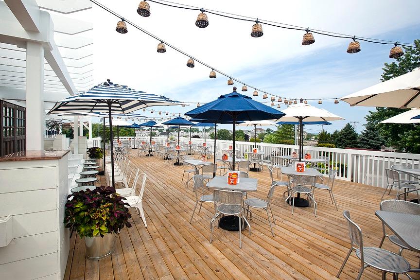 The Stray Dog Bar and Grill Mission, Benefits, and Work Culture