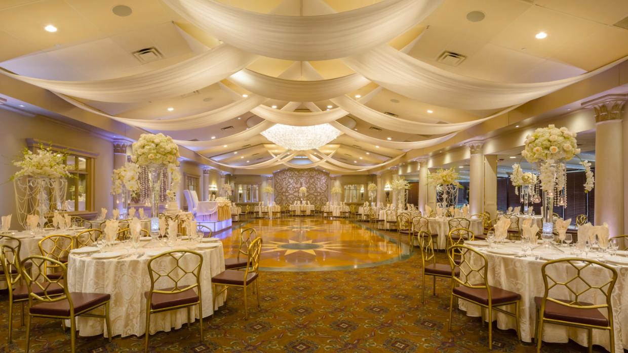 Crest Hollow Country Club Mission, Benefits, and Work Culture