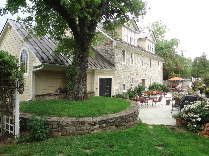 Charitybuzz Weekend Getaway for 8 at Fieldstone Farm in Virginia Wine Country
