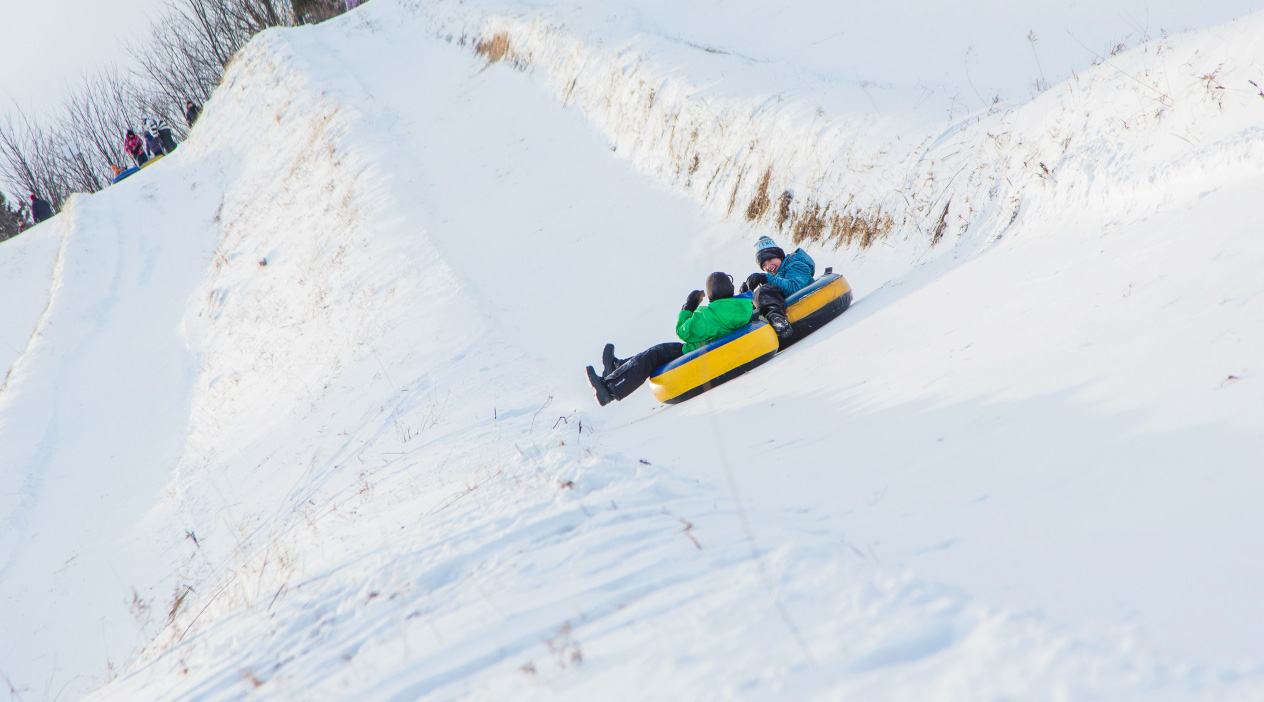 Chicago Night Snow Tubing & Brewery Bus from 89 Peek