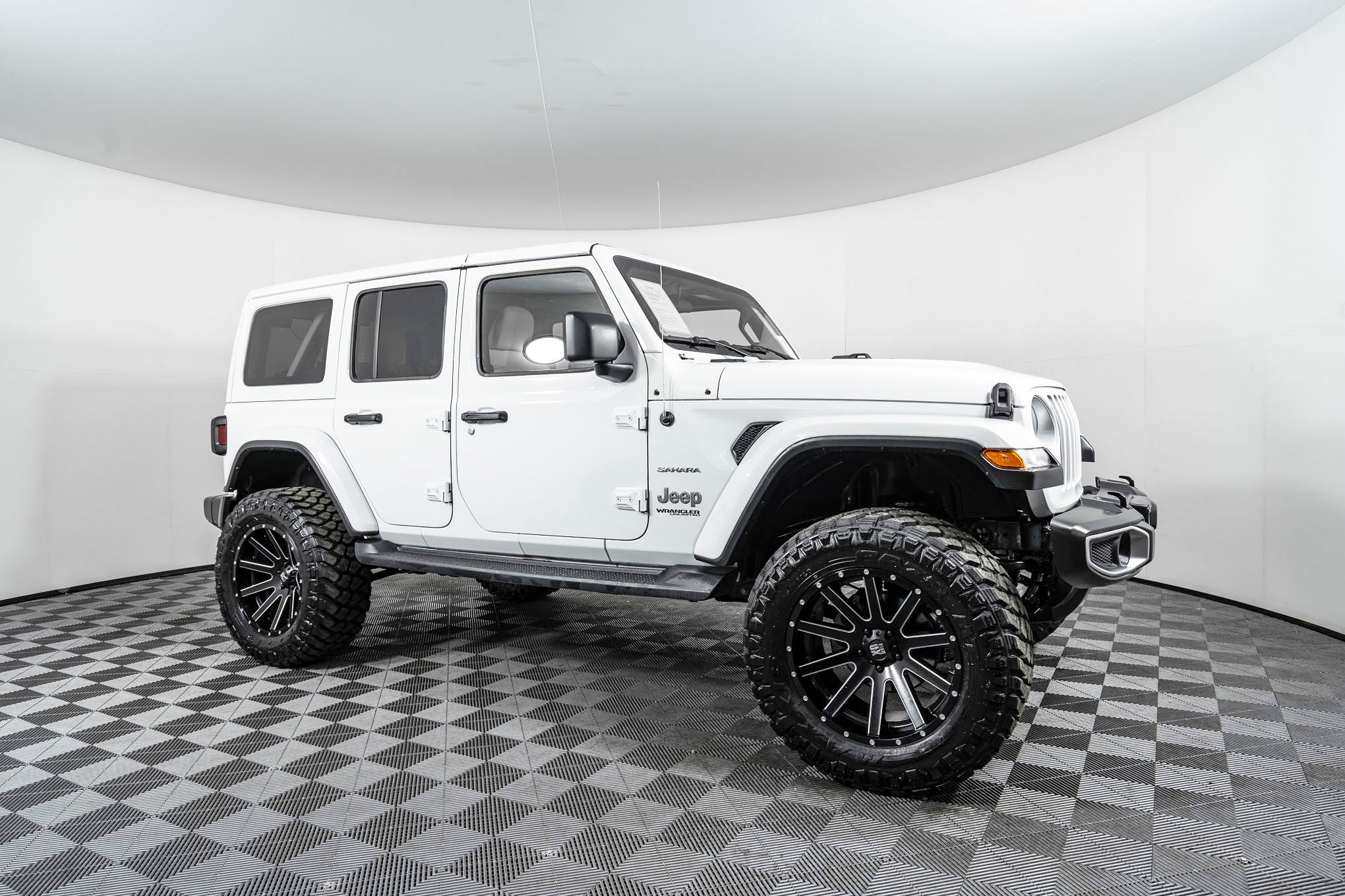 Lifted White Jeep Wrangler Rubicon