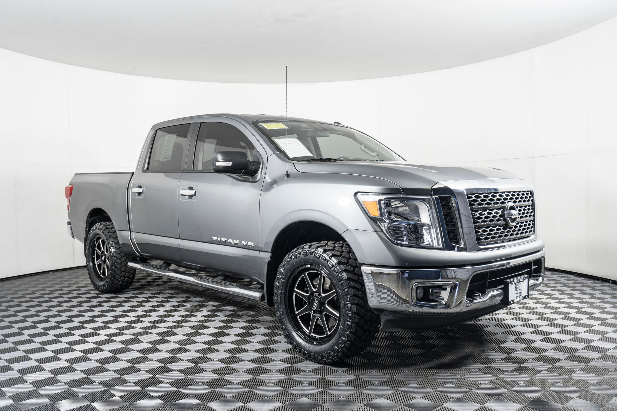 Learn about 143+ images nissan titan sv 4x4 In.thptnganamst.edu.vn