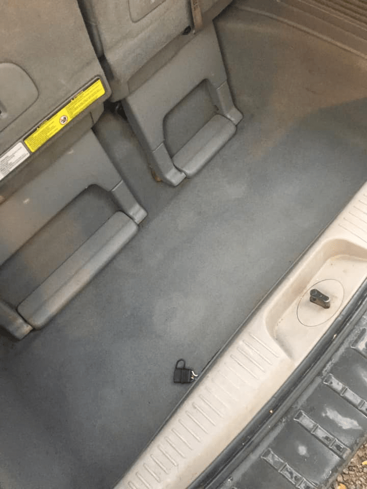 Mo's Carpet Shampooing Services & Auto Detailing Offers Car Cleaning in