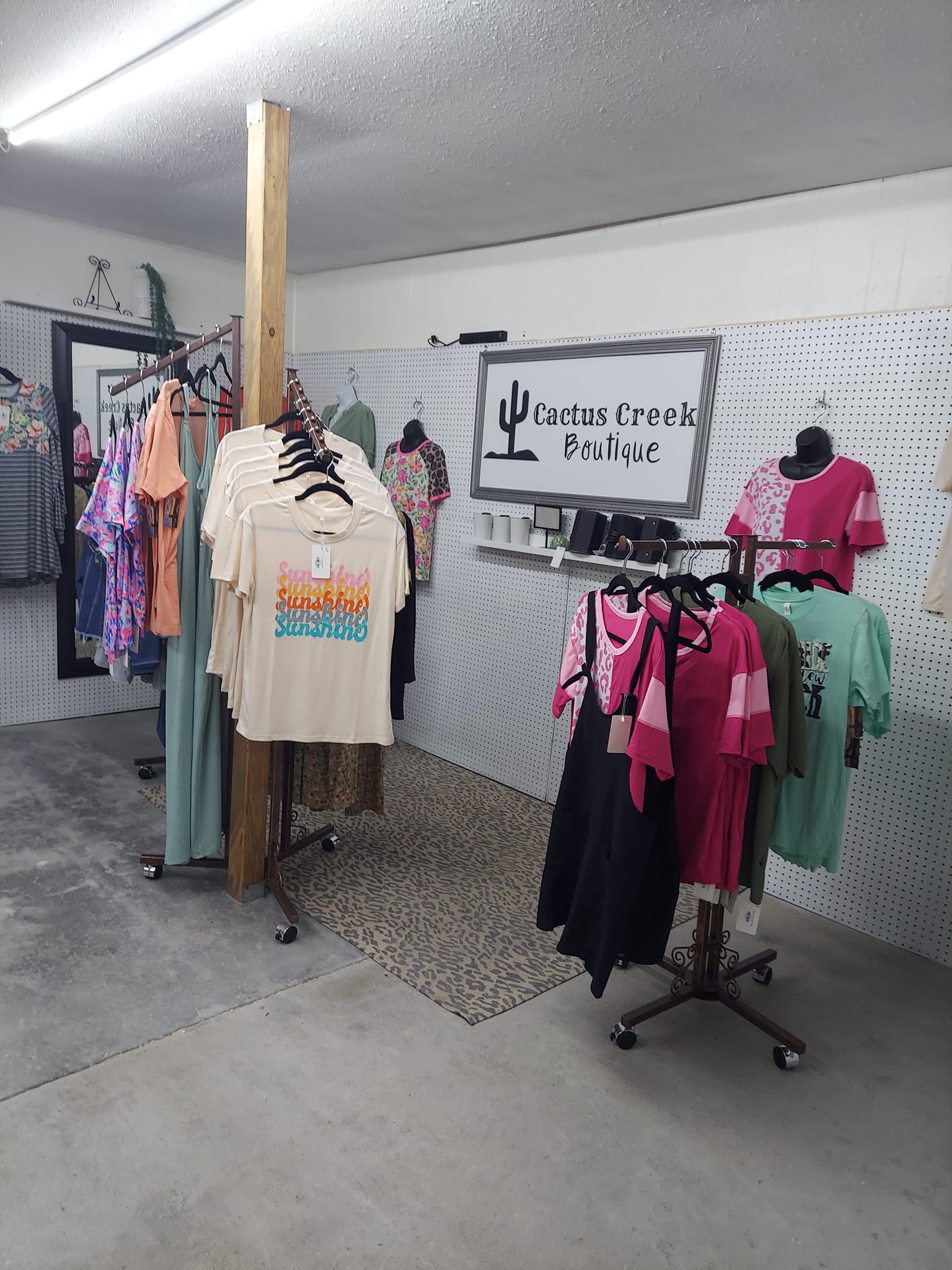 Trackside Treasures is an Indoor Flea Market in Joplin, MO 64804