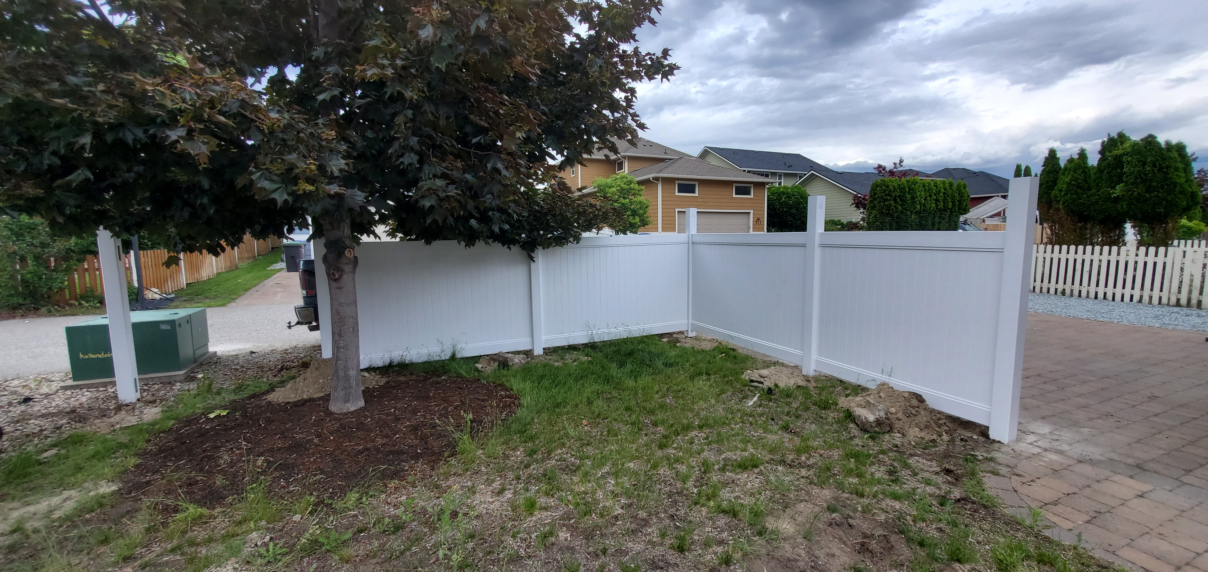Okanagan Vinyl Fencing & Retaining Walls Offers Vinyl Fence Repairs in