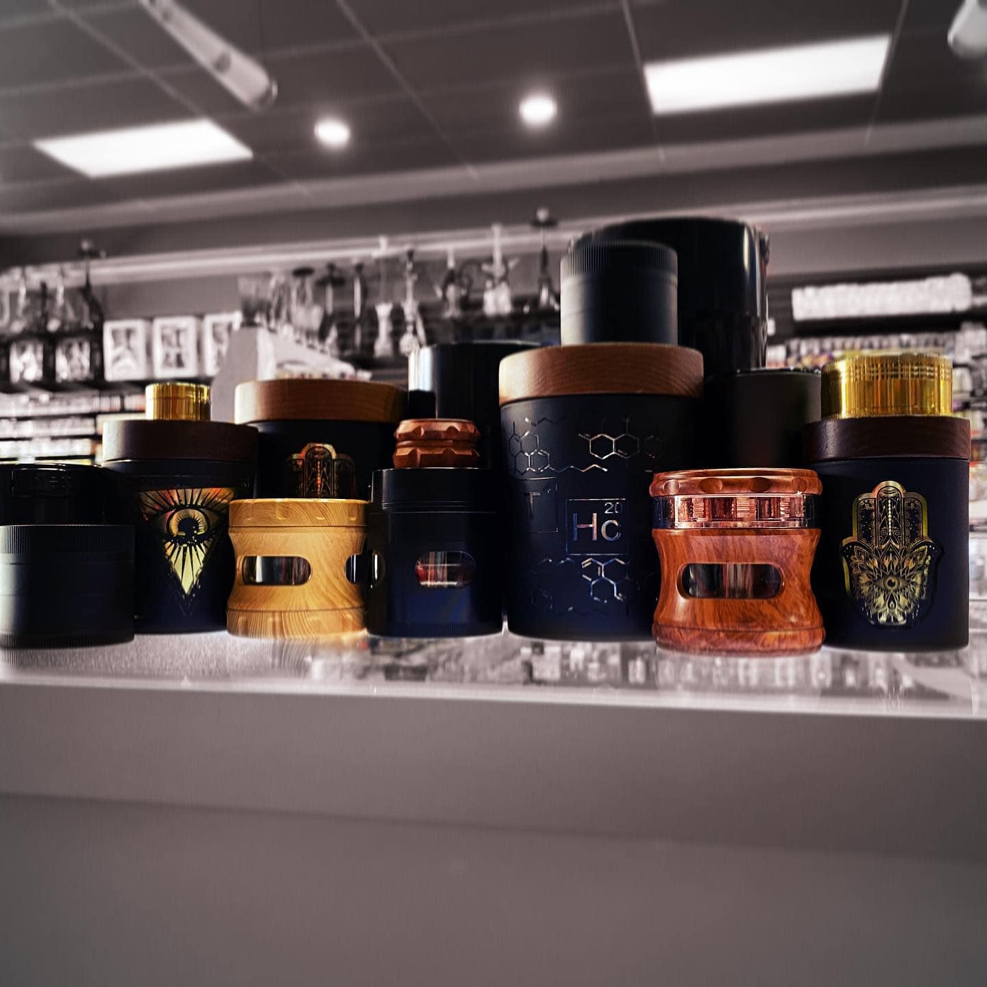 X Smoke Shop Offers Water Pipes in New Orleans, LA 70118